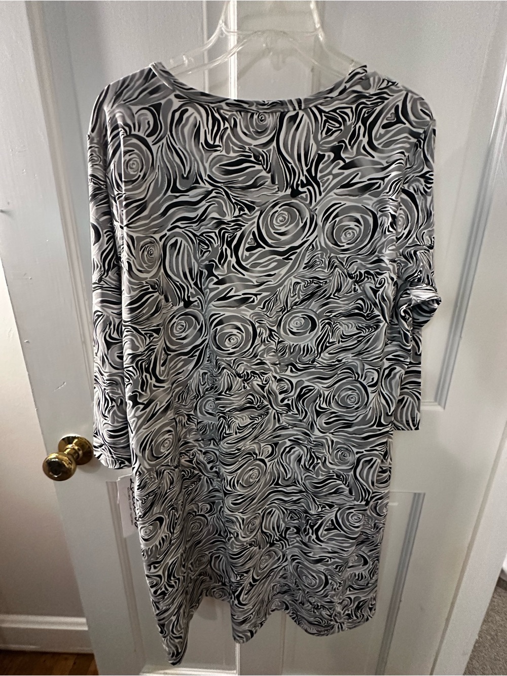 Lulu B Women’s Black & White Swirl Pattern Dress - Picture 6 of 7